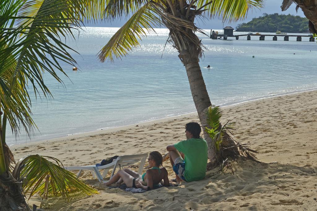 Ratu Kini Backpackers And Dive Resort Mana Island Exteriör bild