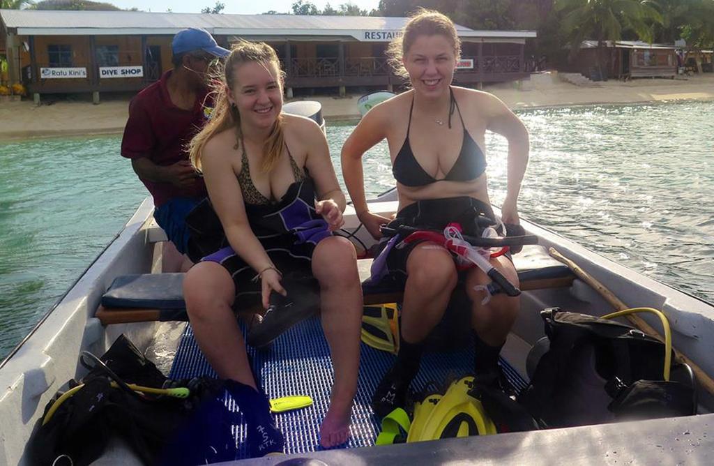Ratu Kini Backpackers And Dive Resort Mana Island Exteriör bild