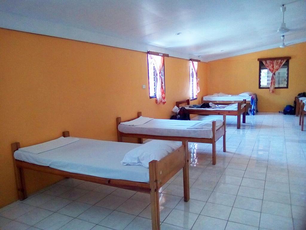 Ratu Kini Backpackers And Dive Resort Mana Island Exteriör bild