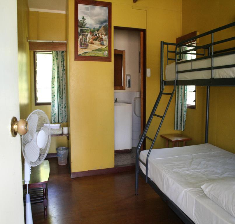 Ratu Kini Backpackers And Dive Resort Mana Island Exteriör bild
