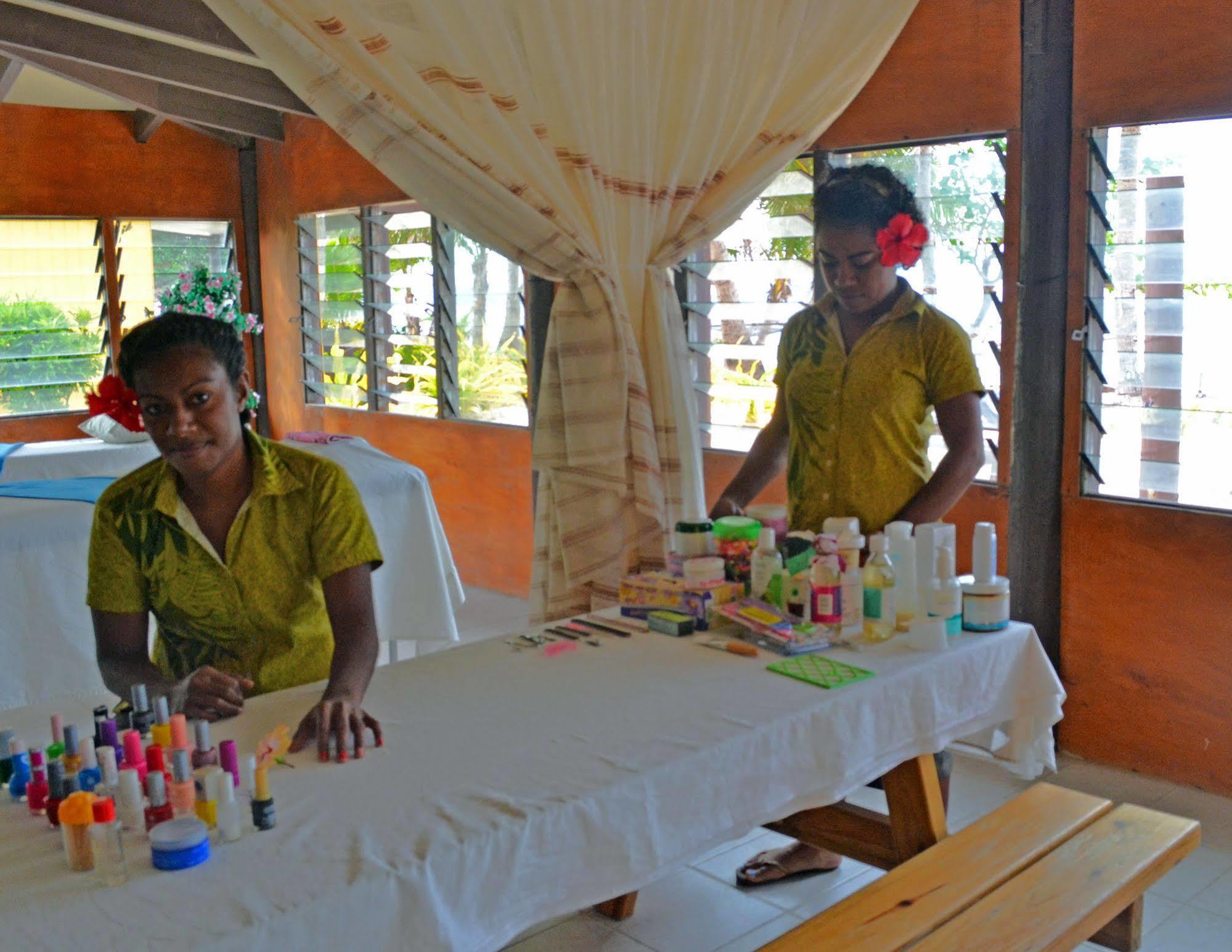 Ratu Kini Backpackers And Dive Resort Mana Island Exteriör bild
