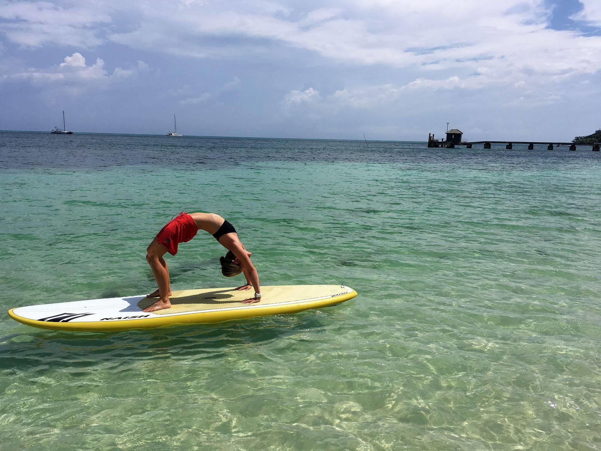 Ratu Kini Backpackers And Dive Resort Mana Island Exteriör bild