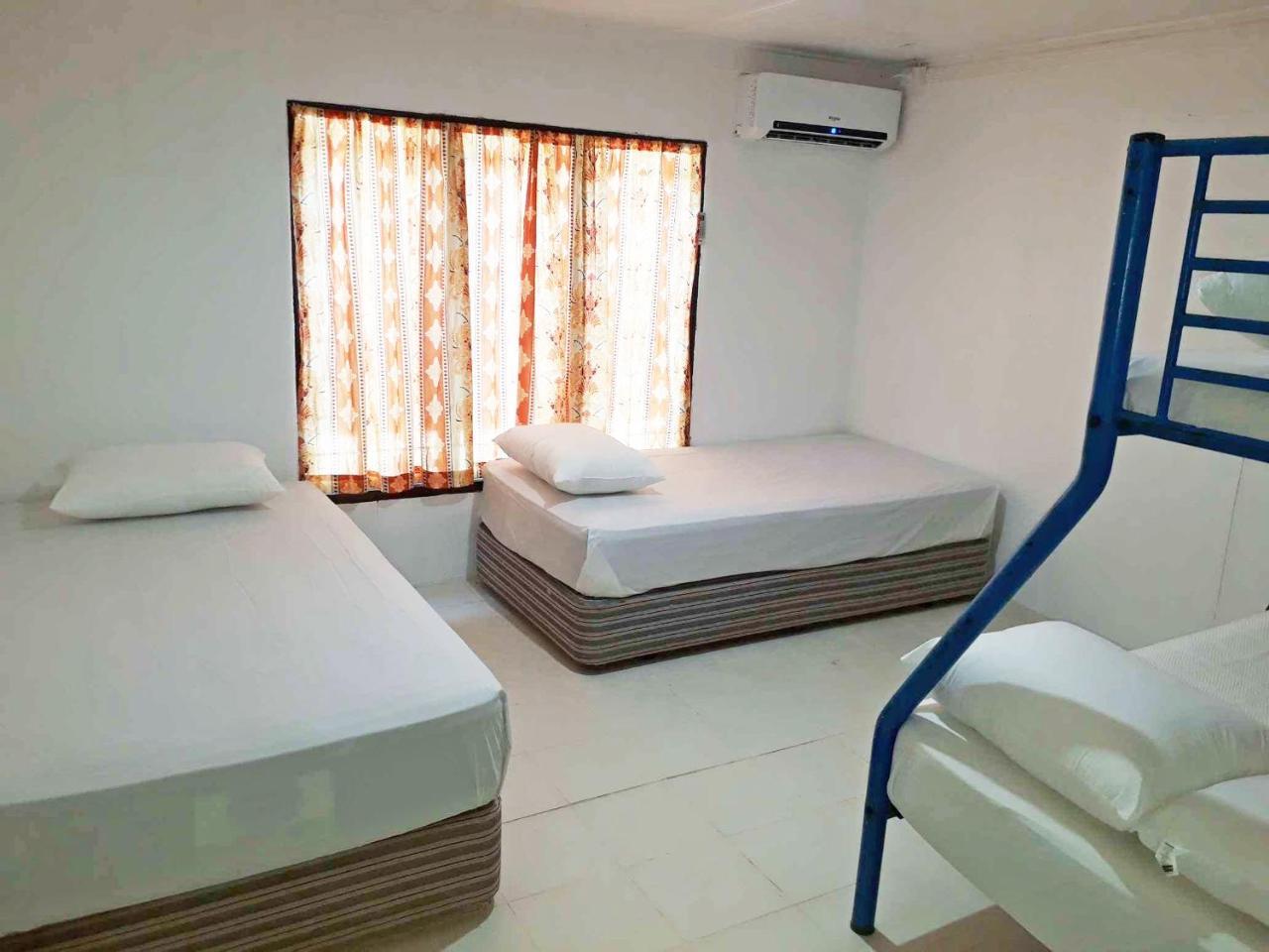 Ratu Kini Backpackers And Dive Resort Mana Island Exteriör bild